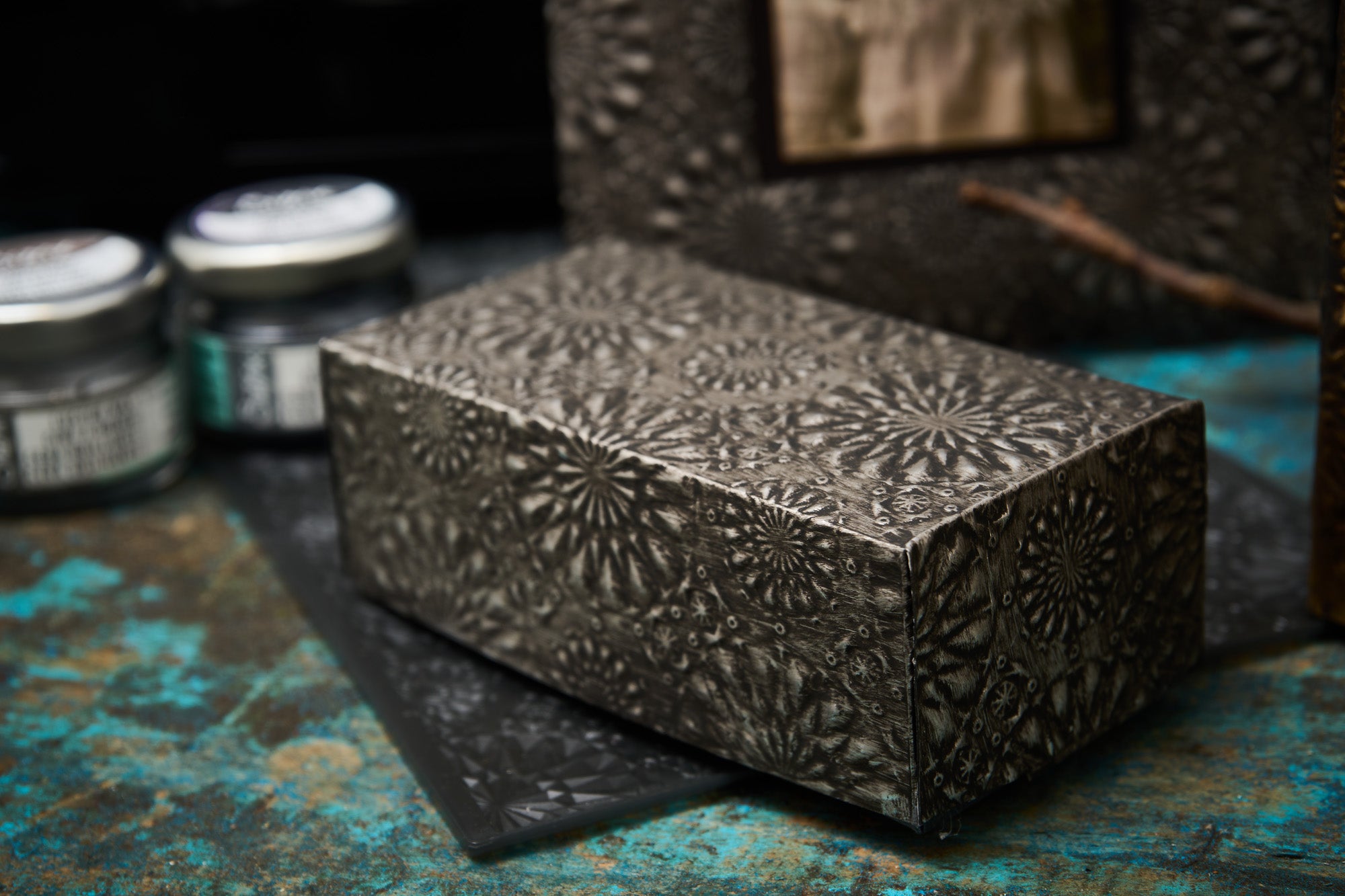 sizzix-3-d-texture-fades-pr-gefolder-kaleidoscope-a5-tim-holtz image 3