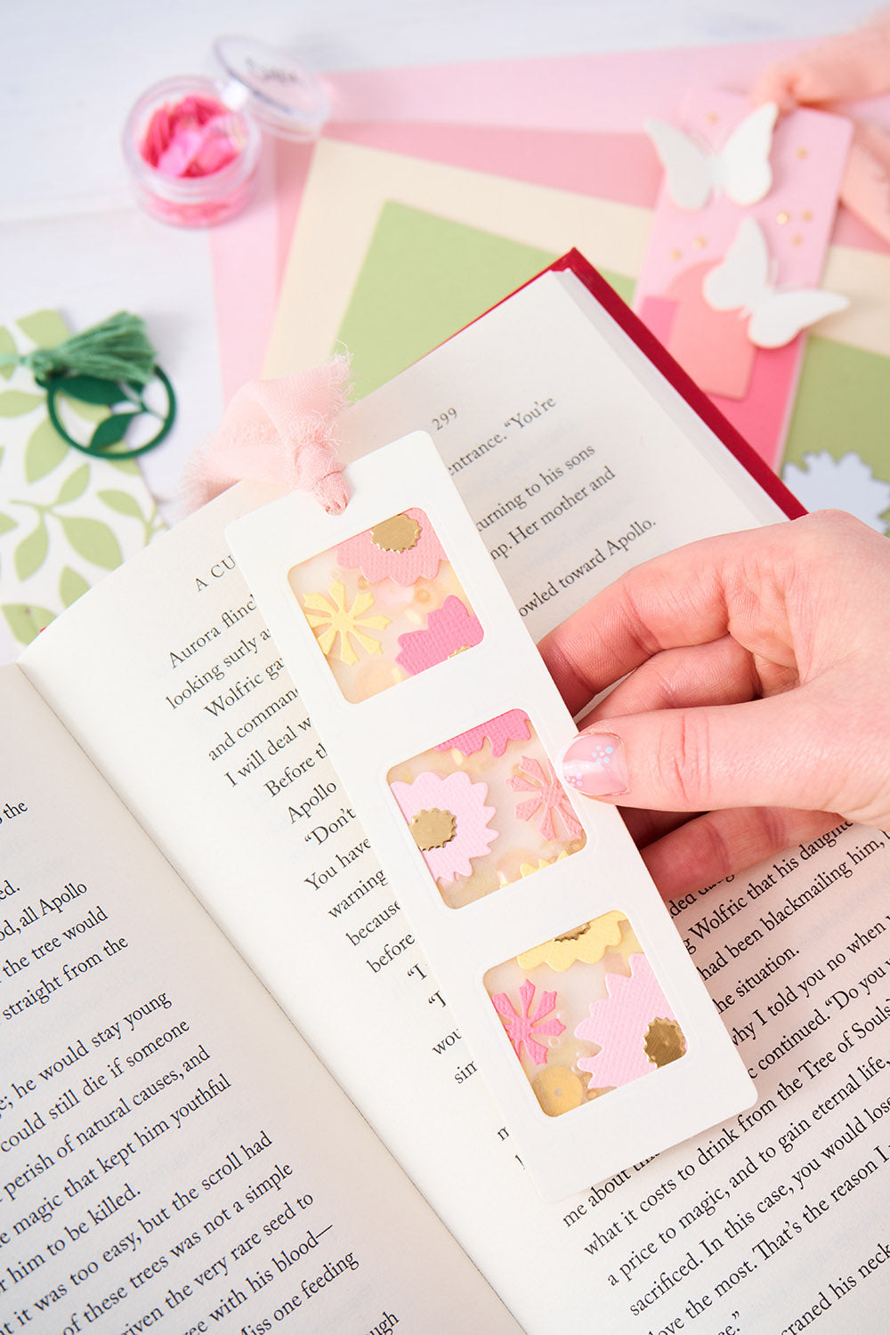 sizzix-thinlits-bookmark-pockets-toppers-17-tlg-eileen-hull image 3