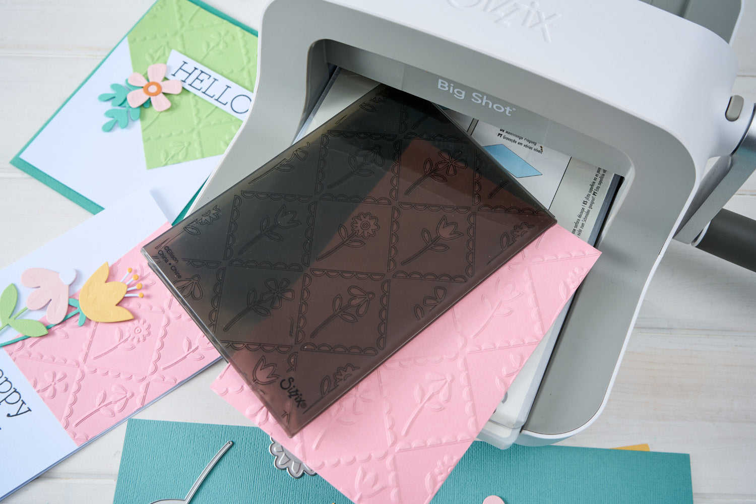 sizzix-embossing-folder-scallop-framed-florals-catherine-pooler image 3