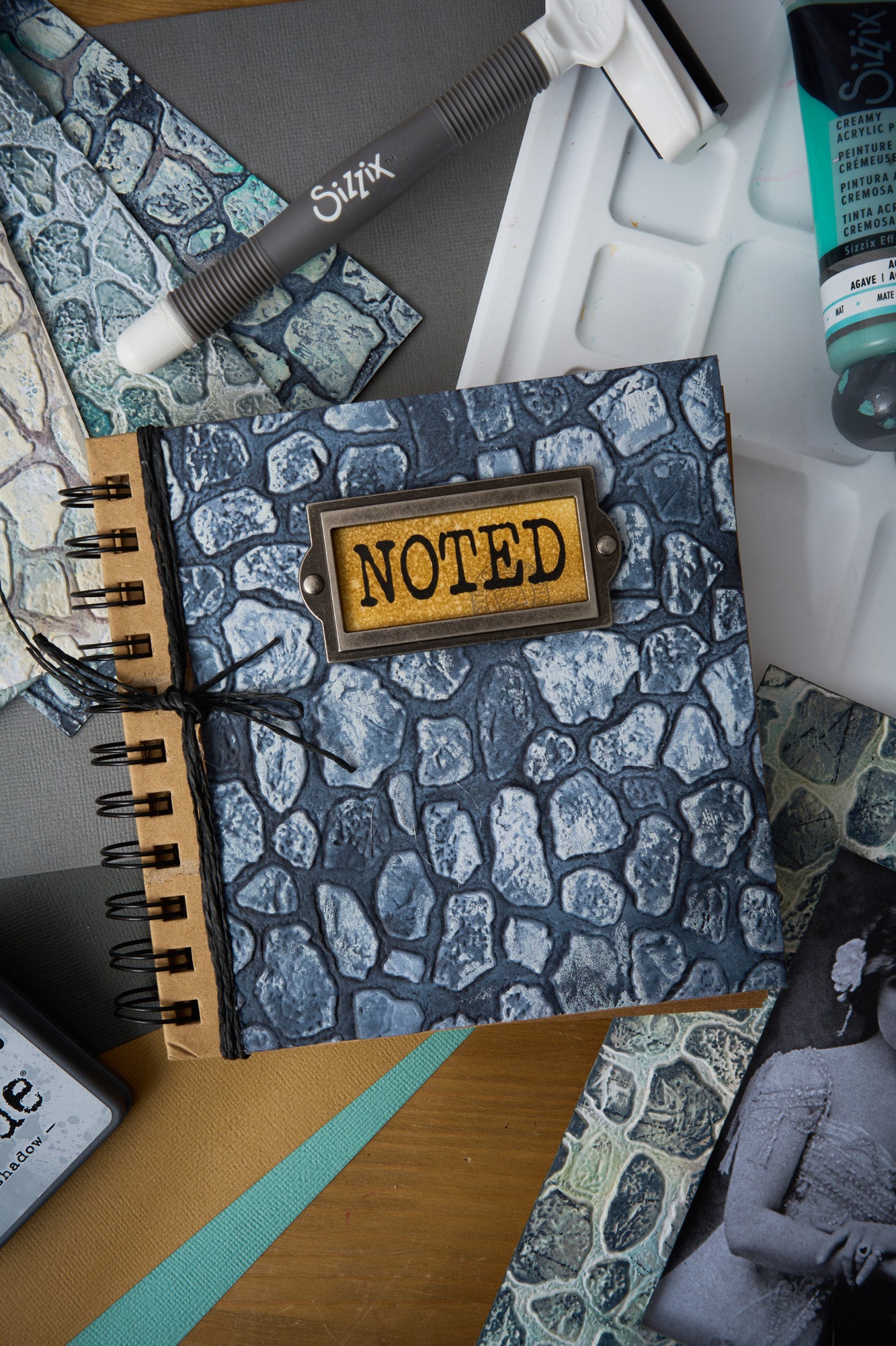 sizzix-3-d-texture-fades-cobblestone-pr-gefolder-a5-tim-holtz image 3