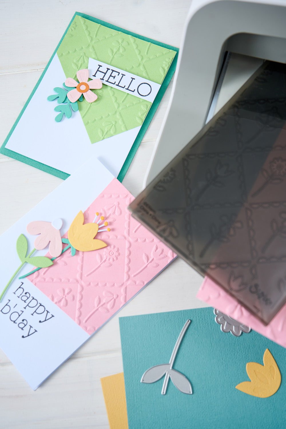 sizzix-embossing-folder-scallop-framed-florals-catherine-pooler image 2