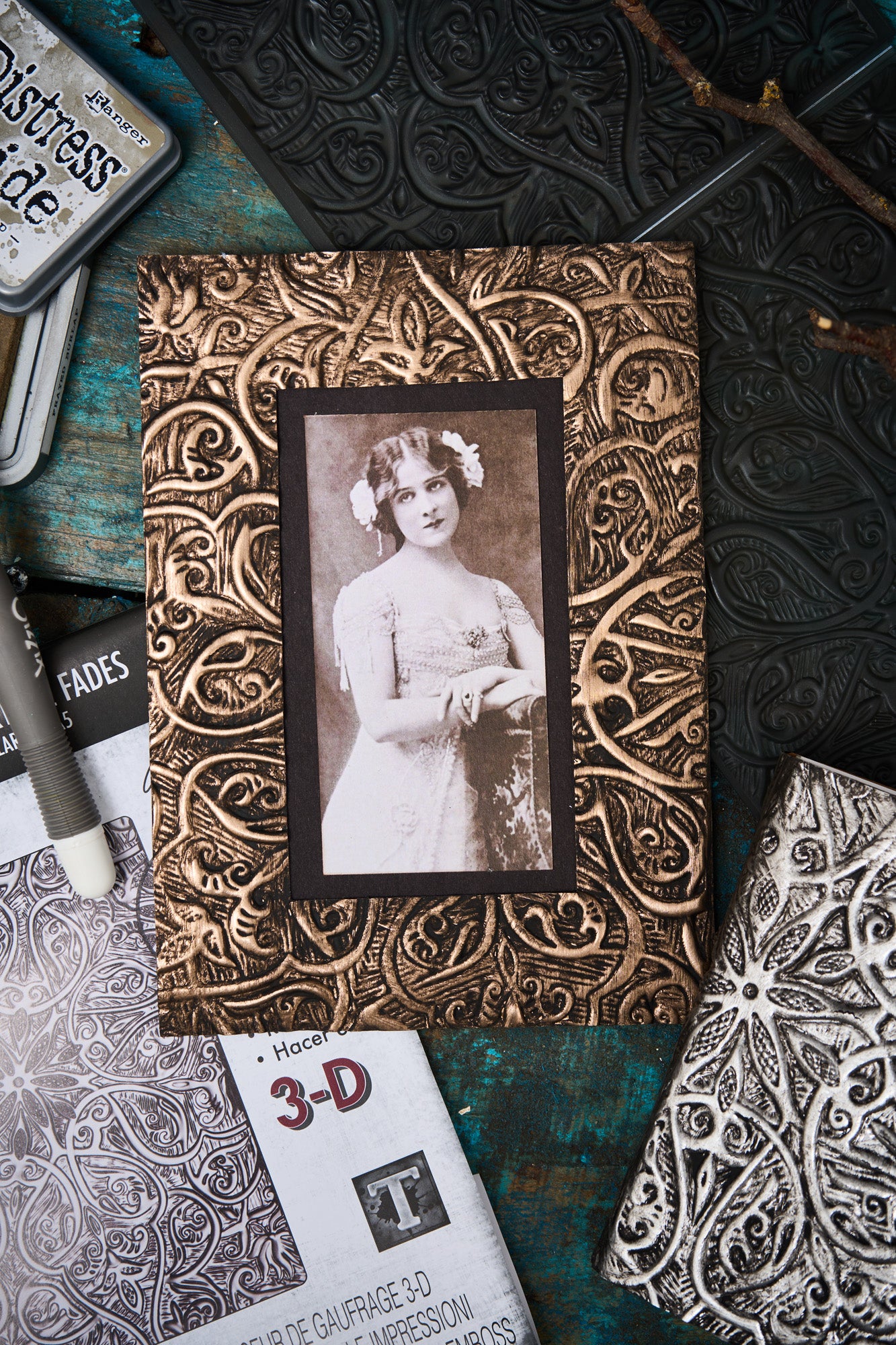 sizzix-3-d-texture-fades-pr-gefolder-engraved-a5-tim-holtz image 2