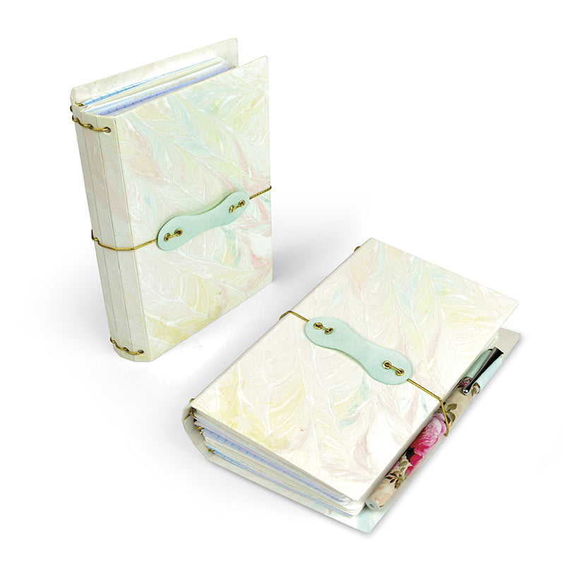 sizzix-scoreboards-xl-pocket-notebook-stanzform-notizbuch-eileen-hull image 1