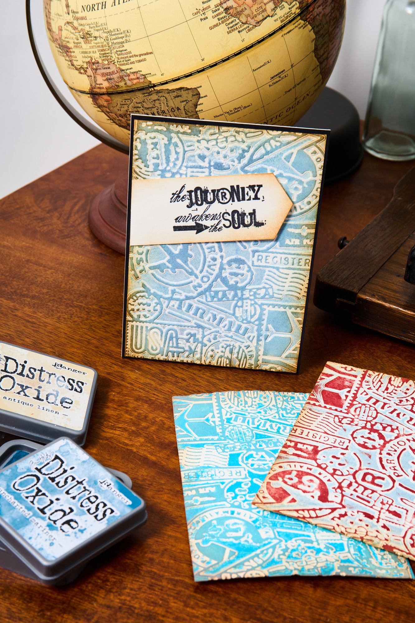 sizzix-textured-impressions-vault-airmail-pr-gefolder-tim-holtz image 3