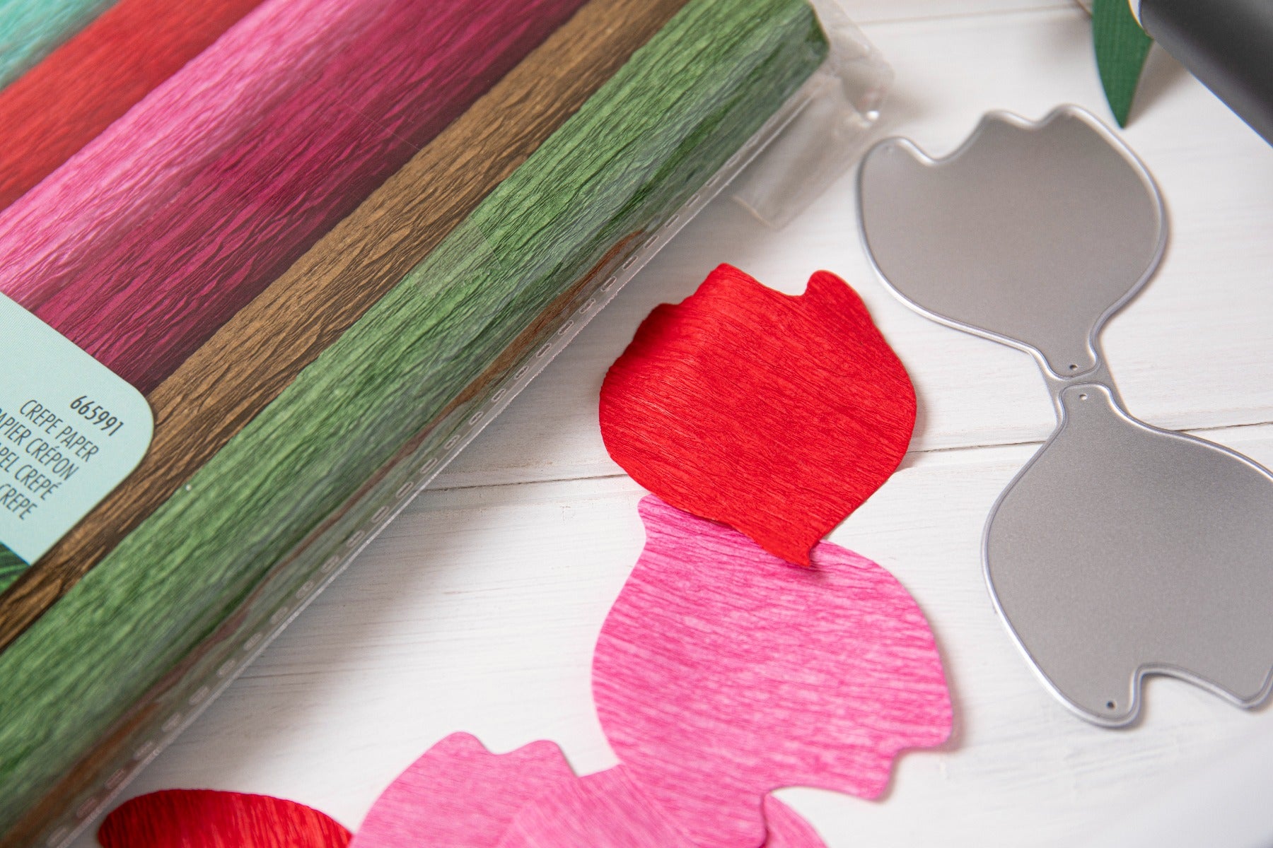 sizzix-surfacez-krepppapier-festive-10-blatt-dehnbar image 4