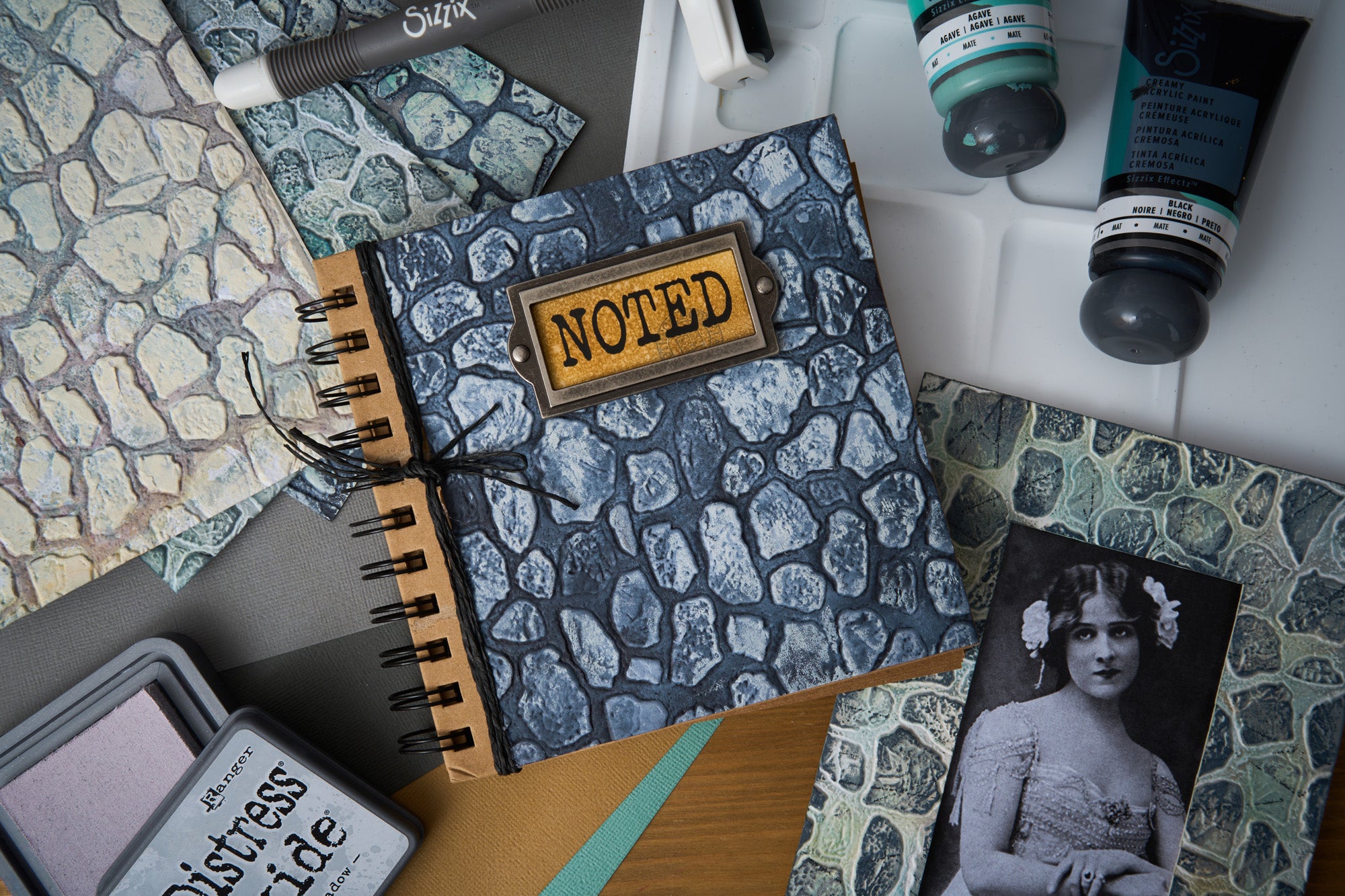 sizzix-3-d-texture-fades-cobblestone-pr-gefolder-a5-tim-holtz image 2