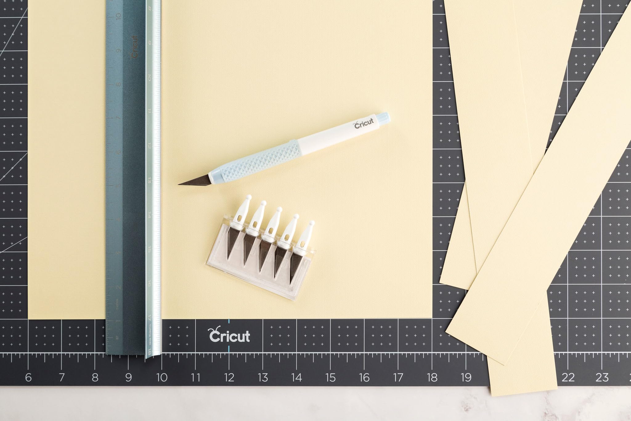 cricut-maker-truecontrol-bastelmesser-blau-mit-5-klingen image 3